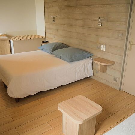 Logis Hotels - Au Poisson D'Argent - Hotel 3 Etoiles Et Restaurant Le Mesnil-en-Vallee Ngoại thất bức ảnh
