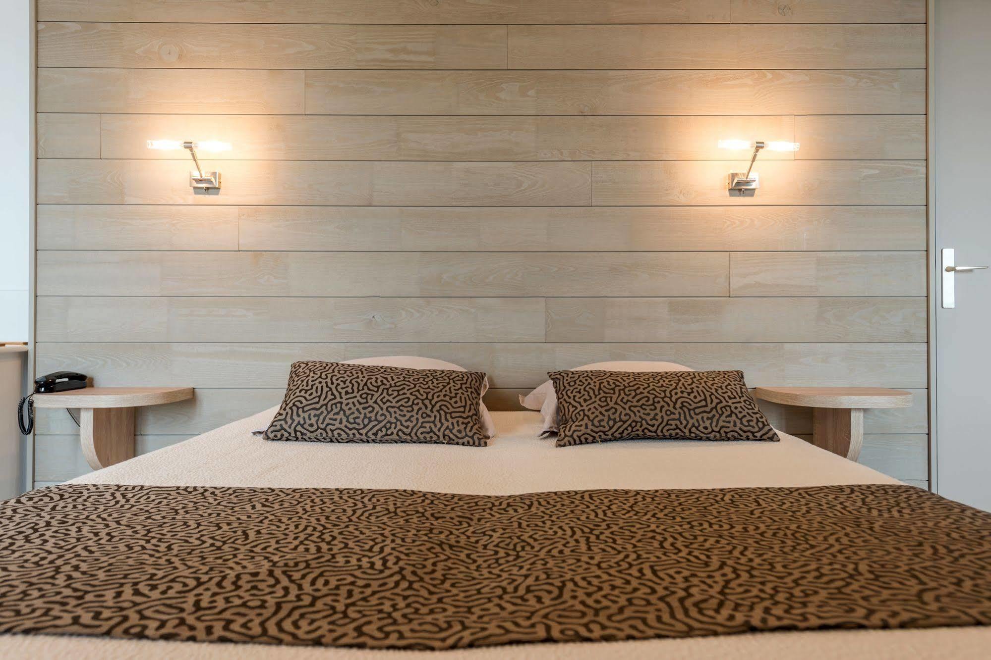 Logis Hotels - Au Poisson D'Argent - Hotel 3 Etoiles Et Restaurant Le Mesnil-en-Vallee Ngoại thất bức ảnh