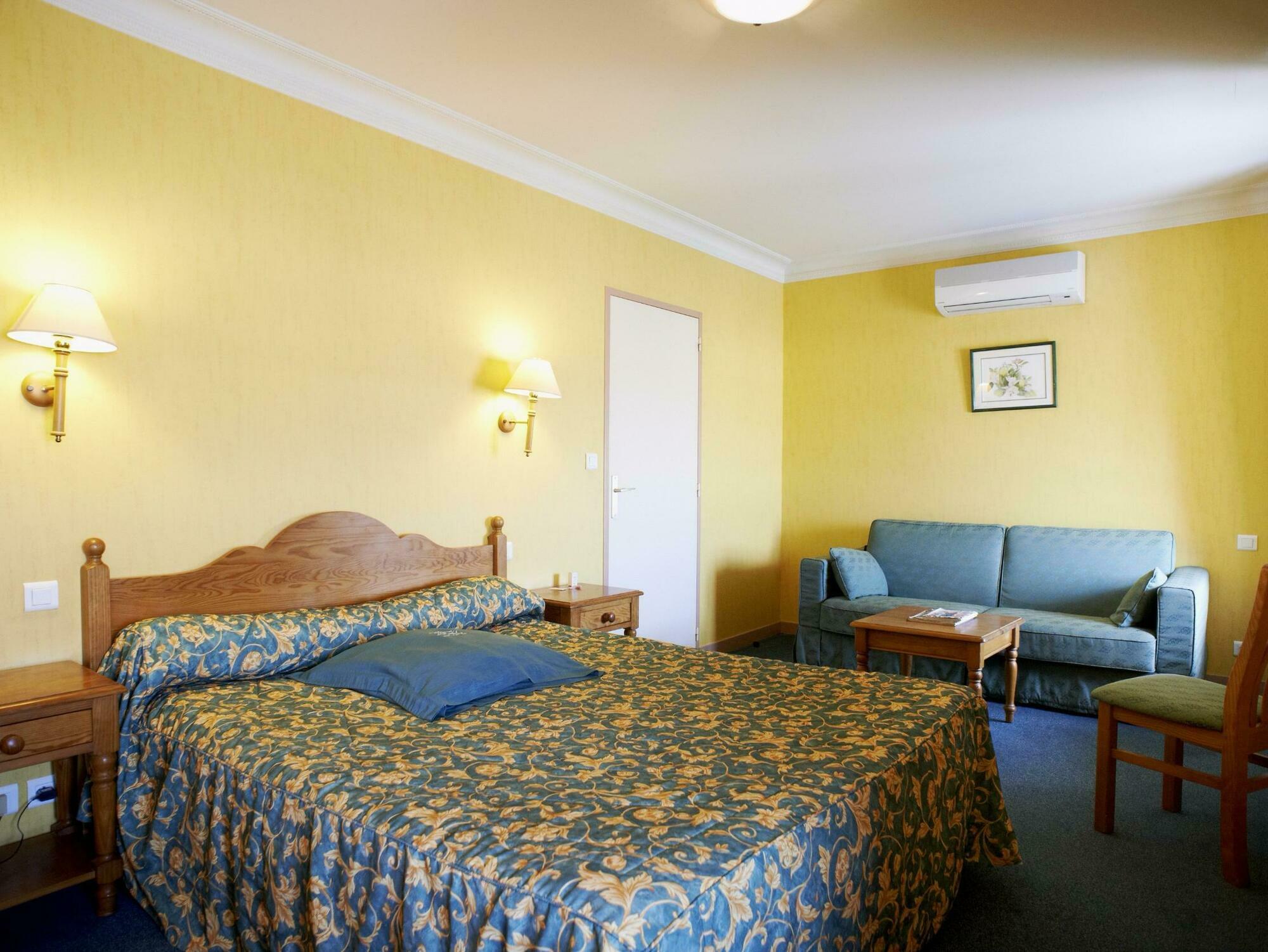 Logis Hotels - Au Poisson D'Argent - Hotel 3 Etoiles Et Restaurant Le Mesnil-en-Vallee Ngoại thất bức ảnh